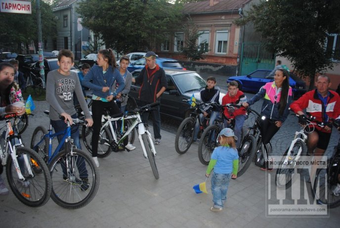 Велолюбителі Мукачева "прокатались" історичними місцями міста (ФОТО) – 31