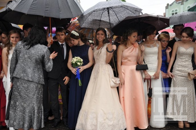 Парад випускників в центрі Мукачева: як це було (ФОТО) – 26