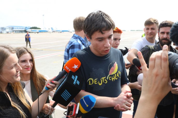 Історичні фото: як зустрічали полонених вдома – 17