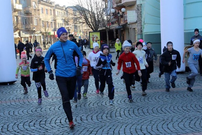 Мукачівці влаштували вулицями міста новорічний забіг – 04