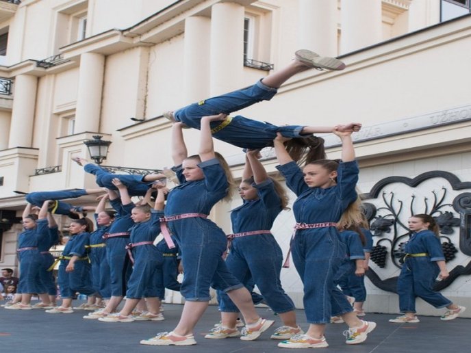 Як у центрі Ужгорода сьогодні танцювали – 02 Як у центрі Ужгорода сьогодні танцювали – 02