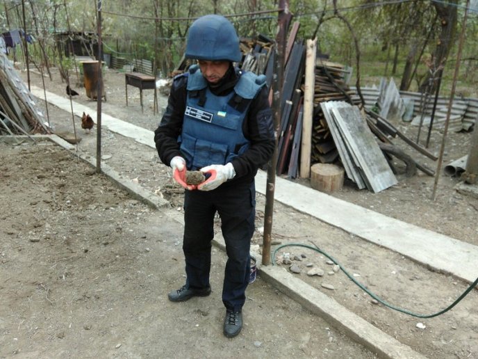 Закарпатці дедалі частіше знаходять на городах вибухонебезпечні предмети – 03