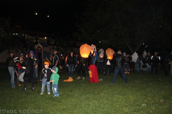 Гучна вечірка, стриптиз та салюти: як байкери в Мукачеві гуляли – 10
