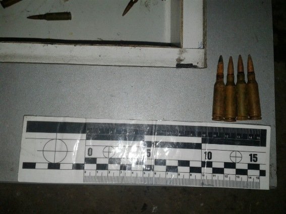 Мукачівські поліцейські виявили у подвір’ї будинку несподівану знахідку – 02