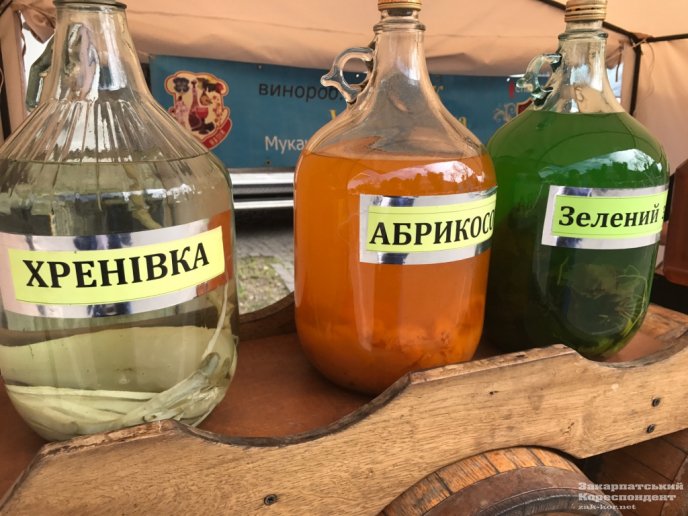 Фестиваль "Сонячний напій" в Ужгороді: що можна придбати на святі вина – 04