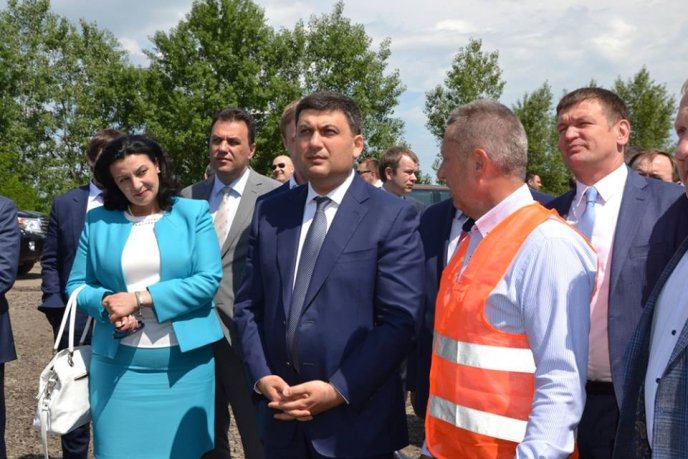 Володимир Гройсман особисто проінспектував розбудову однієї з ключових автодоріг Закарпаття – 05