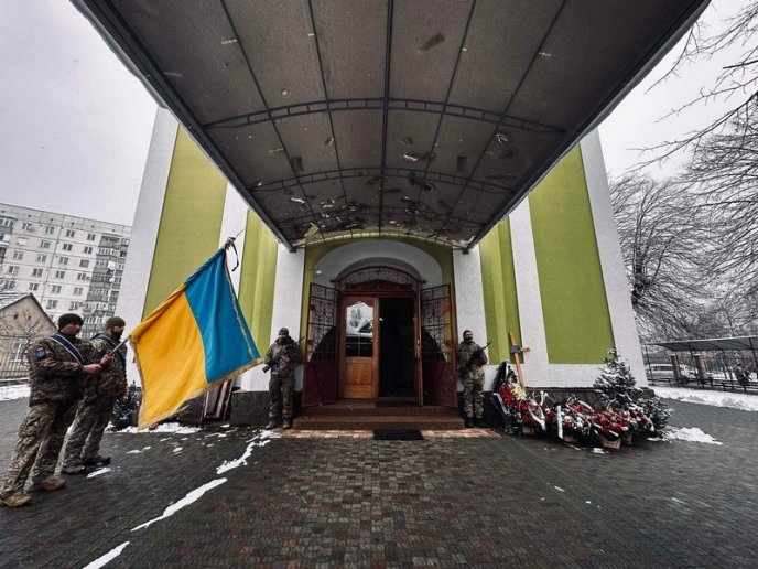 До війни працював дитячим хірургом: на Закарпатті поховали Героя – 01 До війни працював дитячим хірургом: на Закарпатті поховали Героя – 01