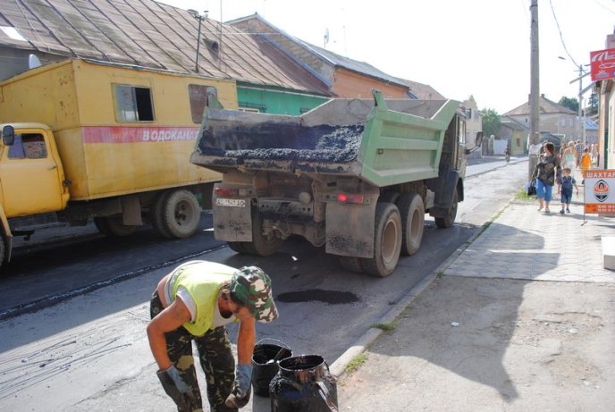 В Мукачеві асфальтують вулицю Івана Франка (ФОТО) – 09