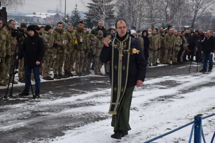 Дебальцівський плацдарм: у Мукачеві вшанували загиблих воїнів-героїв – 05 Дебальцівський плацдарм: у Мукачеві вшанували загиблих воїнів-героїв – 05