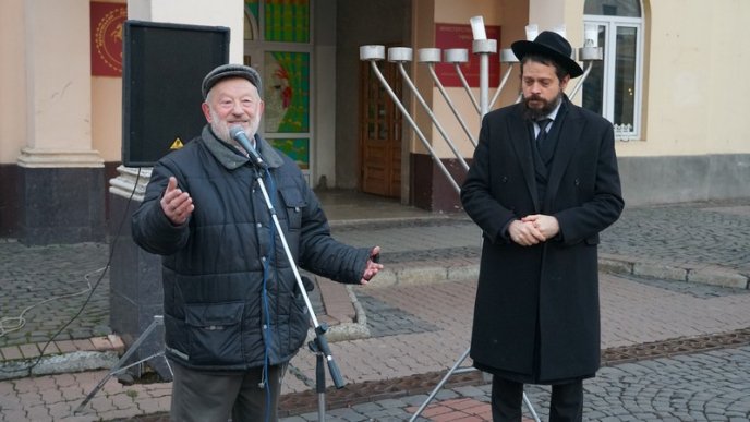 У центрі Мукачева відзначили традиційне єврейське свято – 03 У центрі Мукачева відзначили традиційне єврейське свято – 03