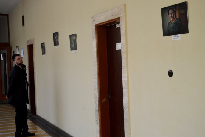 У фойє Закарпатської ОДА відкрили виставку світлин воїнів АТО – 06