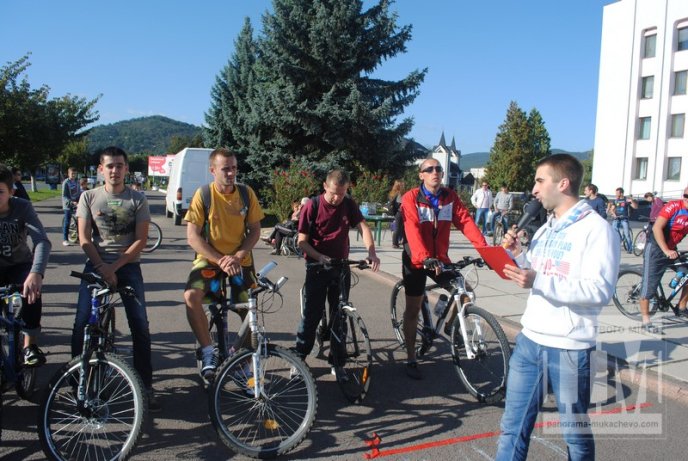 Велолюбителі Мукачева "прокатались" історичними місцями міста (ФОТО) – 11