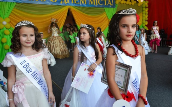 У Тячеві визначили найгарнішу дівчину міста – 18