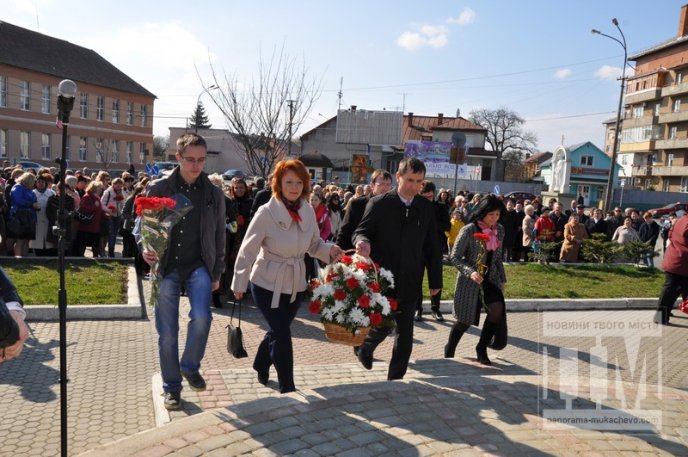 У день 200-річчя від дня народження Тараса Шевченка, мукачівці вшановували його пам’ять (ФОТО) – 24