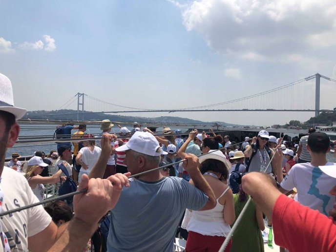 Ужгородка Олеся Смирнова взяла участь у масштабному запливі через Босфор – 04