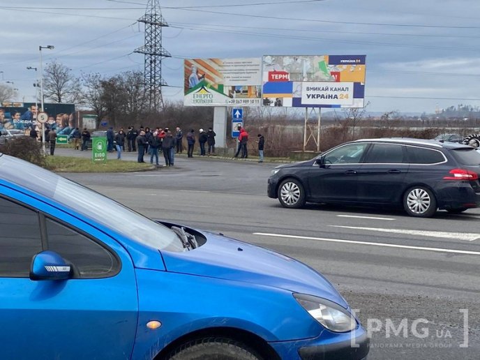 Купа поліції і спецпризначенці: що коїться на в’їзді в Мукачево – 02 Купа поліції і спецпризначенці: що коїться на в’їзді в Мукачево – 02