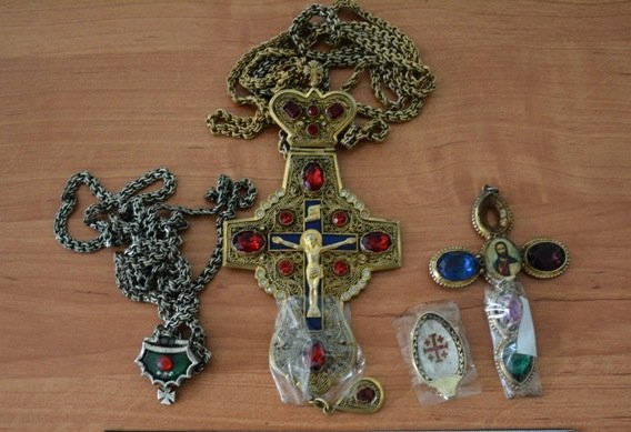 На Закарпатті затримали групу злодіїв, які спеціалізувалися на крадіжках з храмів – 01