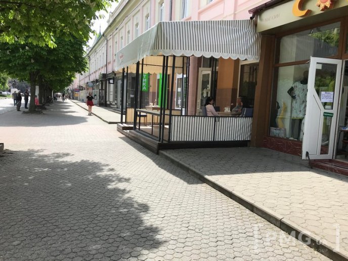 Відкрили літні майданчики кафе і ресторанів: які заклади вже працюють у Мукачеві – 06