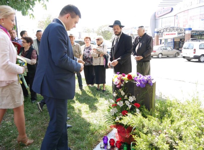 В Ужгороді вшанували пам’ять жертв Голокосту – 03