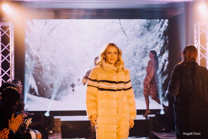 Мода заради життя: на Закарпатті відбувся ІІІ-й благодійний показ мод дизайнерки Роксолани Новак – 180