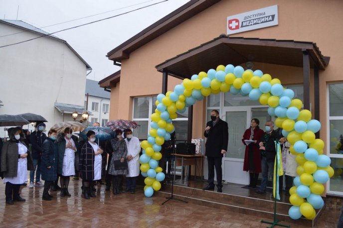 У селі на Іршавщині звели нову амбулаторію – 01