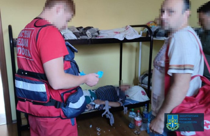 Зв’язували і вводили медичні препарати: в Ужгороді незаконно утримували людей – 01