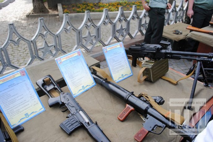 В центрі Мукачева проходить виставка військової техніки та озброєння 128-ї окремої гірсько-піхотної бригади (ФОТО) – 08
