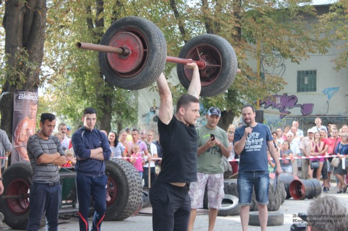 В Ужгороді визначали найсильніших богатирів – 01