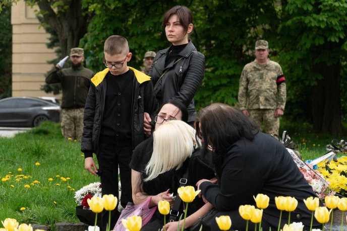 Закарпатці сьогодні попрощалися із 45-річним Героєм – 02