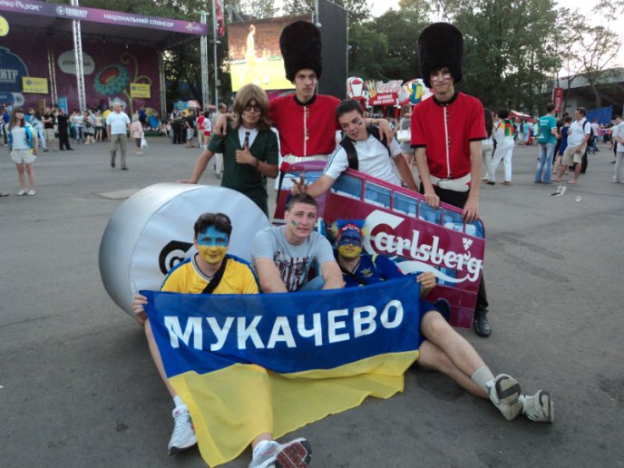 Мукачівські вболівальники підтримували футбольну збірну України в Донецьку (ФОТОРЕПОРТАЖ) – 02