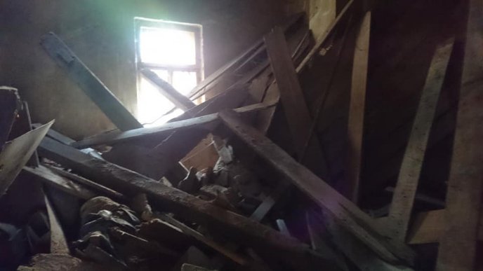 У центрі Ужгорода у приватному будинку обвалилася стеля – 01