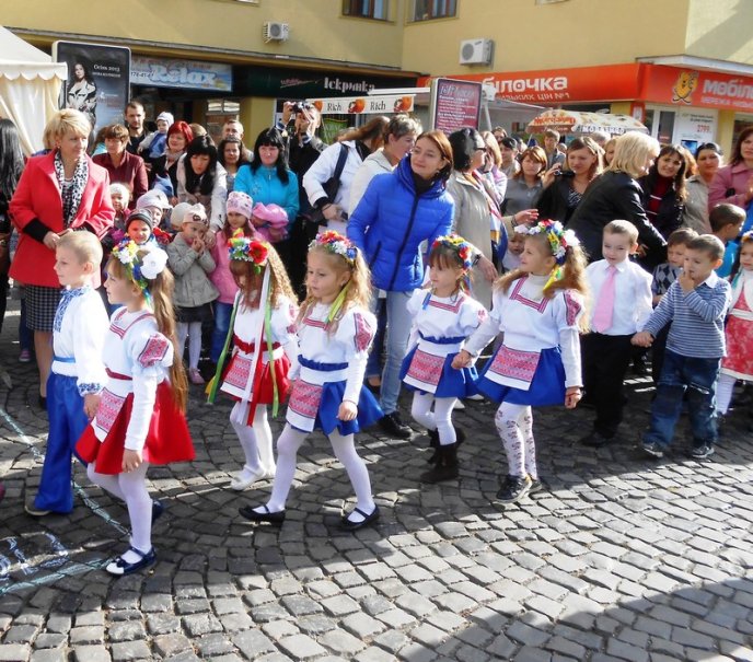 Всеукраїнський День дошкілля у Мукачеві відсвяткували парадом (ФОТО) – 03 Всеукраїнський День дошкілля у Мукачеві відсвяткували парадом (ФОТО) – 03