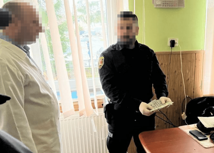 На Закарпатті лікар вимагав 500 доларів за продовження ІІ групи інвалідності – 01