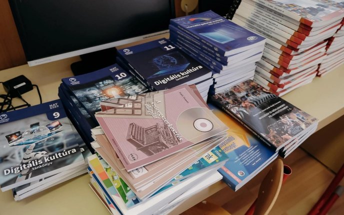 В Угорщині відкрили першу державну двомовну школу для українських дітей – 06