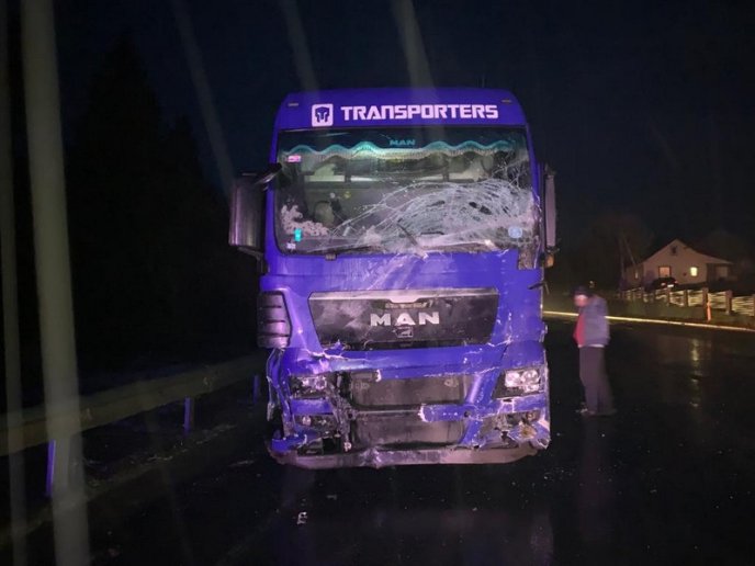 Водій у реанімації, а пасажир загинув: закарпатці потрапили в жахливу ДТП – 02