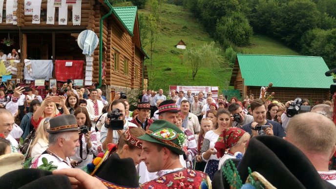 На колоритну "Закарпатську свальбу" прийшло кілька тисяч гостей – 14