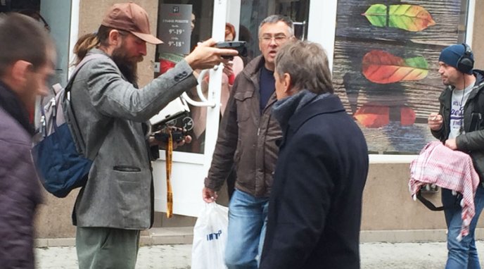 В Ужгороді знімають відому програму, у якій шукають людей – 02