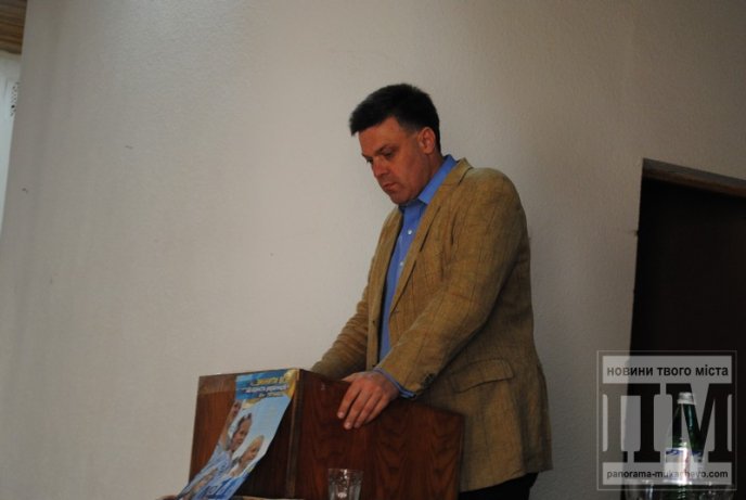 Олег Тягнибок виступає в "Латориці" при напівпорожньому залі (ФОТОРЕПОРТАЖ) – 04