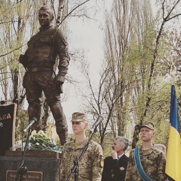 У Києві відкрили пам’ятник закарпатцю, який загинув у зоні АТО – 01