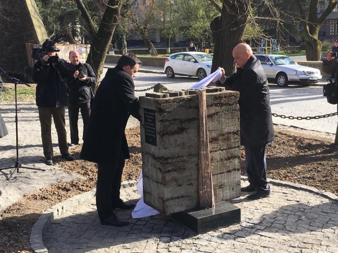 В Ужгороді відкрили пам’ятник жертвам угорської революції 1956 року – 03 В Ужгороді відкрили пам’ятник жертвам угорської революції 1956 року – 03