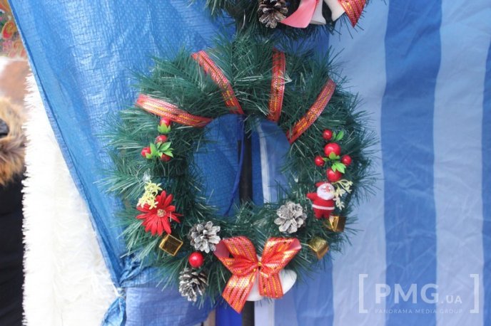 У Мукачеві розпочався новорічний ярмарок – 17