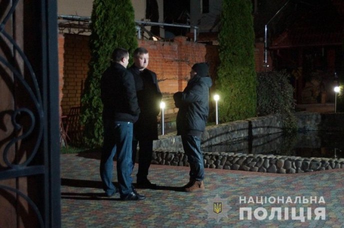 Вибух на подвір’ї мукачівської підприємиці: оприлюднено фото з місця події – 02 Вибух на подвір’ї мукачівської підприємиці: оприлюднено фото з місця події – 02