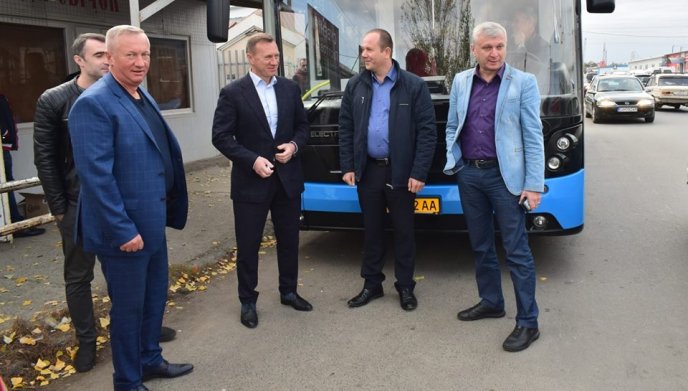 Сьогодні вулицями Ужгорода почали курсувати нові автобуси – 02