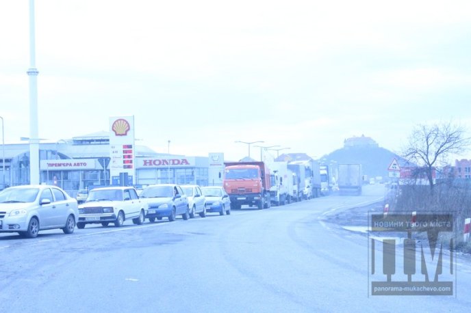 На машині, яка збила жінку біля Клячанова були сині номери, але відразу після ДТП їх зняли – очевидець (ФОТО) – 02