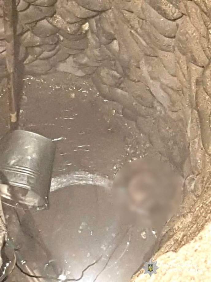 Тіла батька хлопець кинув у криницю