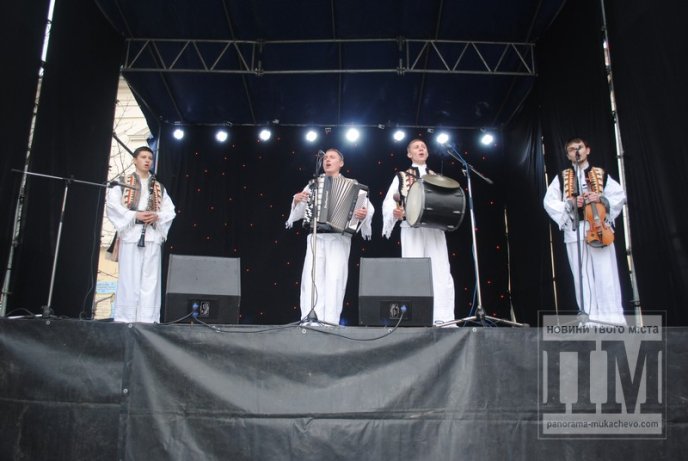 У Мукачеві офіційно розпочався фестиваль "Червене вино - 2015" (ФОТОРЕПОРТАЖ) – 23