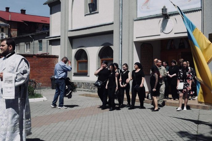 В Мукачеві попрощалися з полеглим на війні Героєм  – 06