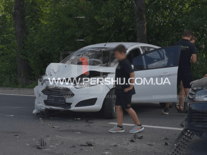 На Мукачівщині сталася аварія: авто сильно пошкоджені – 03