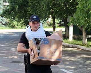 Закарпатські патрульні долучились до всеукраїнської акції зі збору макулатури – 01