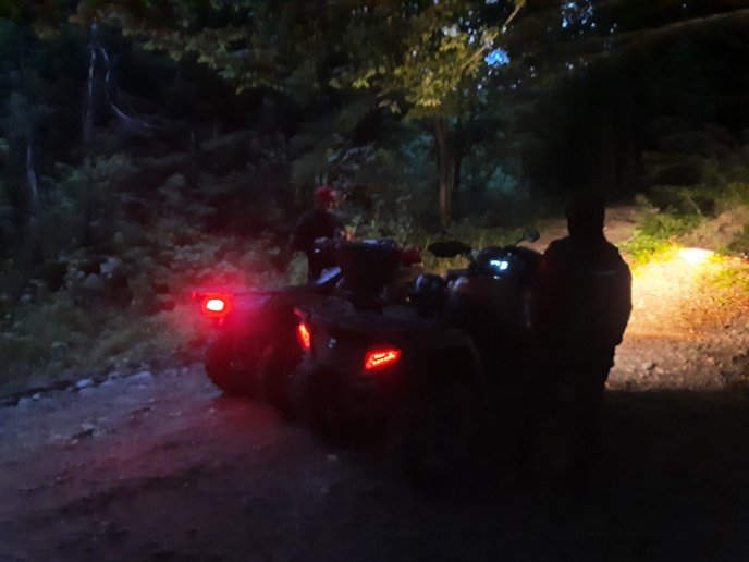 Рятувальники дві години шукали травмовану в горах жінку – 04 Рятувальники дві години шукали травмовану в горах жінку – 04